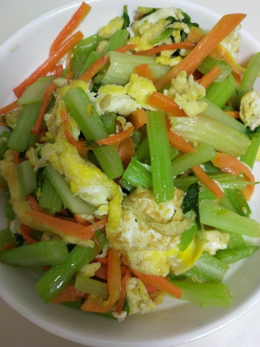 虾仁芹菜炒鸡蛋/蒜薹虾仁炒鸡蛋（虾仁晶莹剔透q弹的窍门）