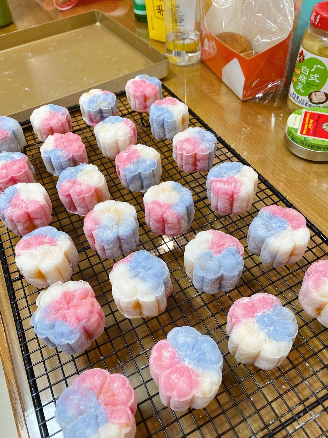 又是一年月饼季‼️免蒸烤｜少女心炸裂🌸梦幻樱花冰皮月饼💜糯唧唧的做法