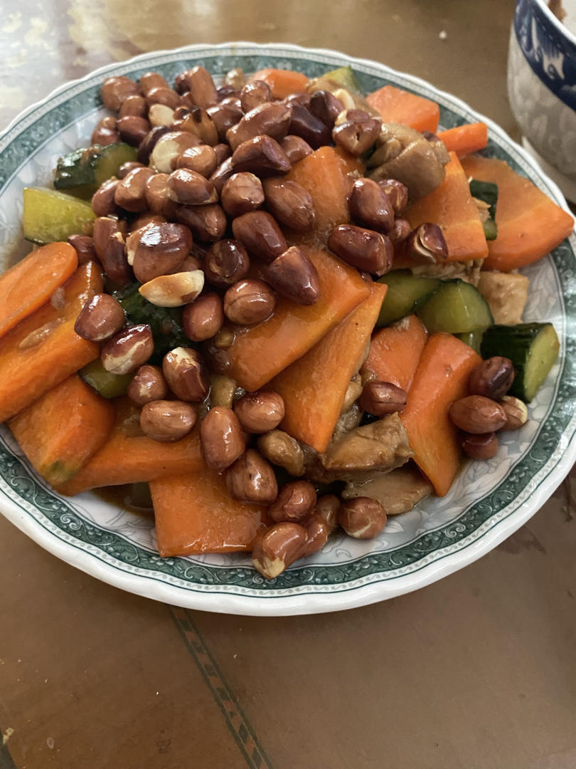 家常快手宫保鸡丁，小朋友也能吃的微辣版，小白也能复刻95%形似，90%味道！