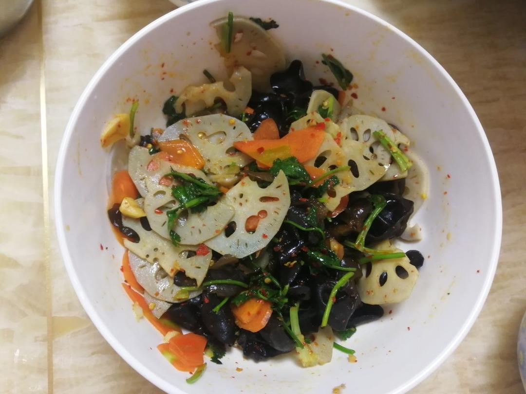 健脾开胃的凉拌木耳藕片