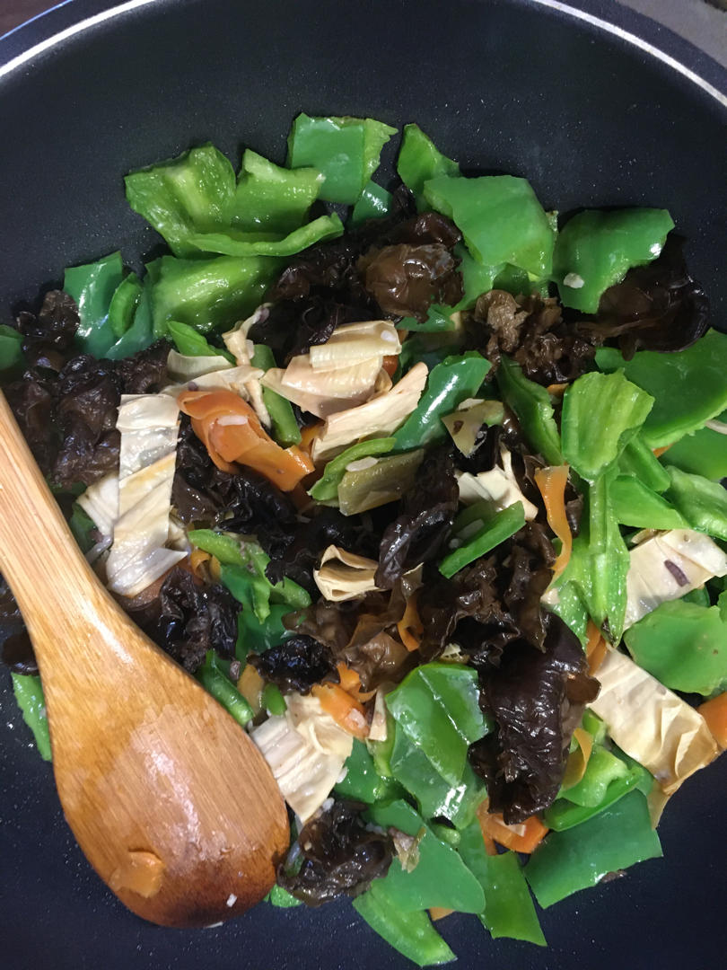 青椒木耳炒腐竹