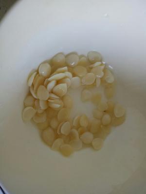 竹荪黄瓜杏仁汤的做法 步骤5