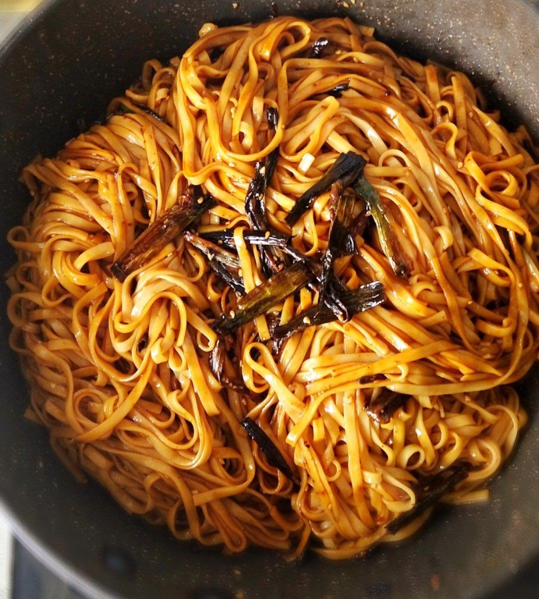 10分钟搞定的一碗葱油拌面