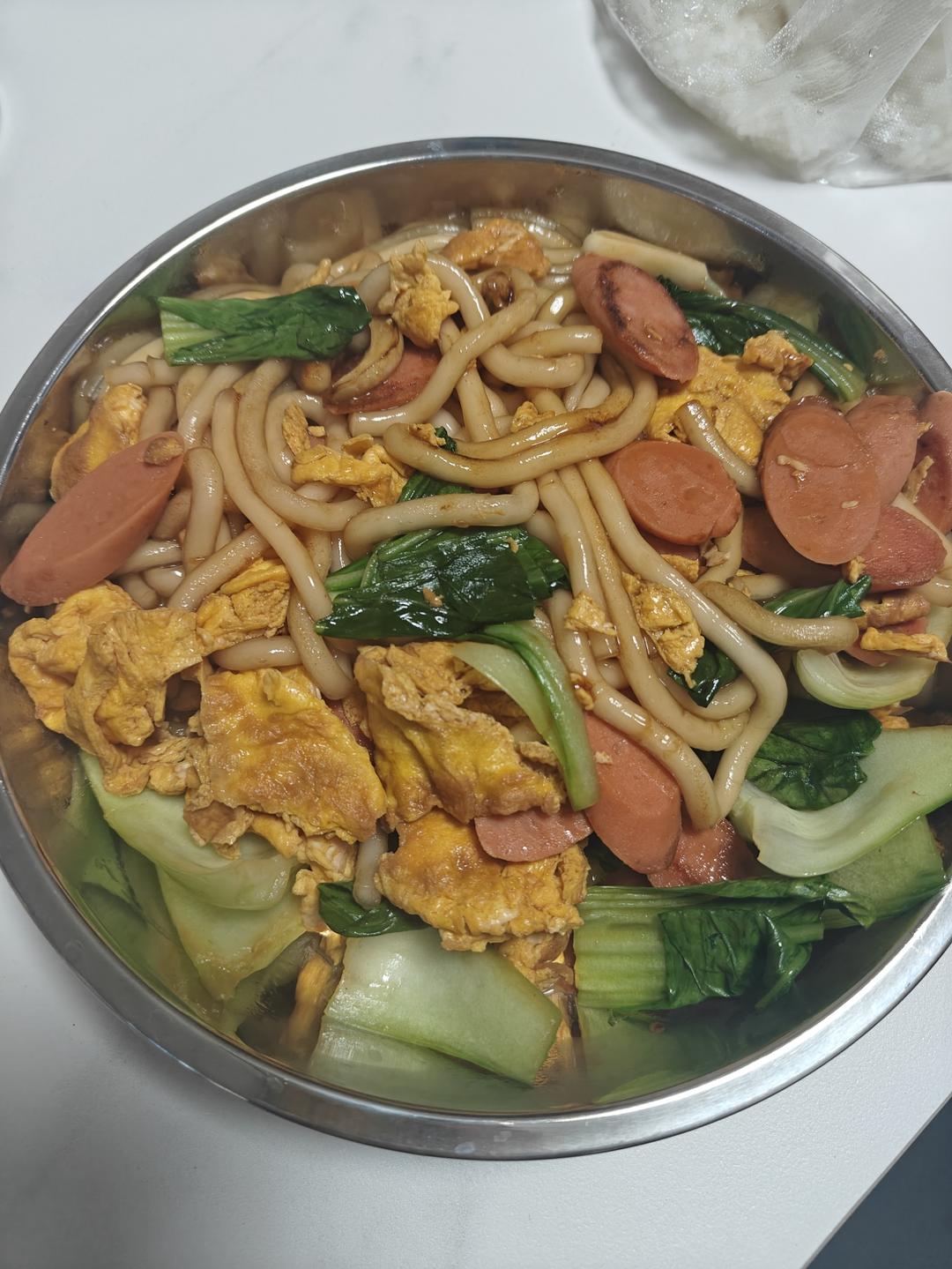鸡蛋火腿肠炒土豆粉