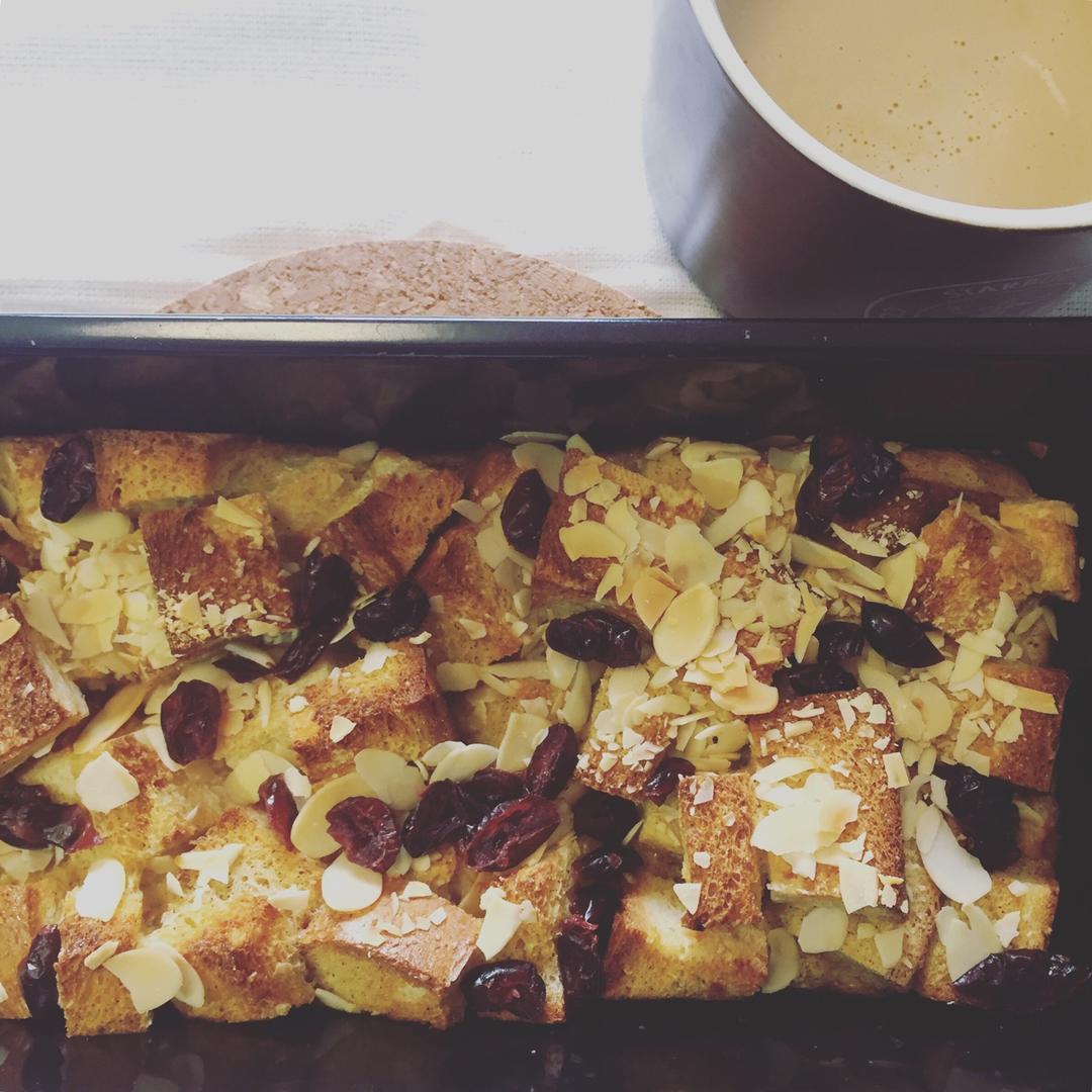 快手早餐面包布丁 | 消耗剩余吐司及淡奶油的好方法