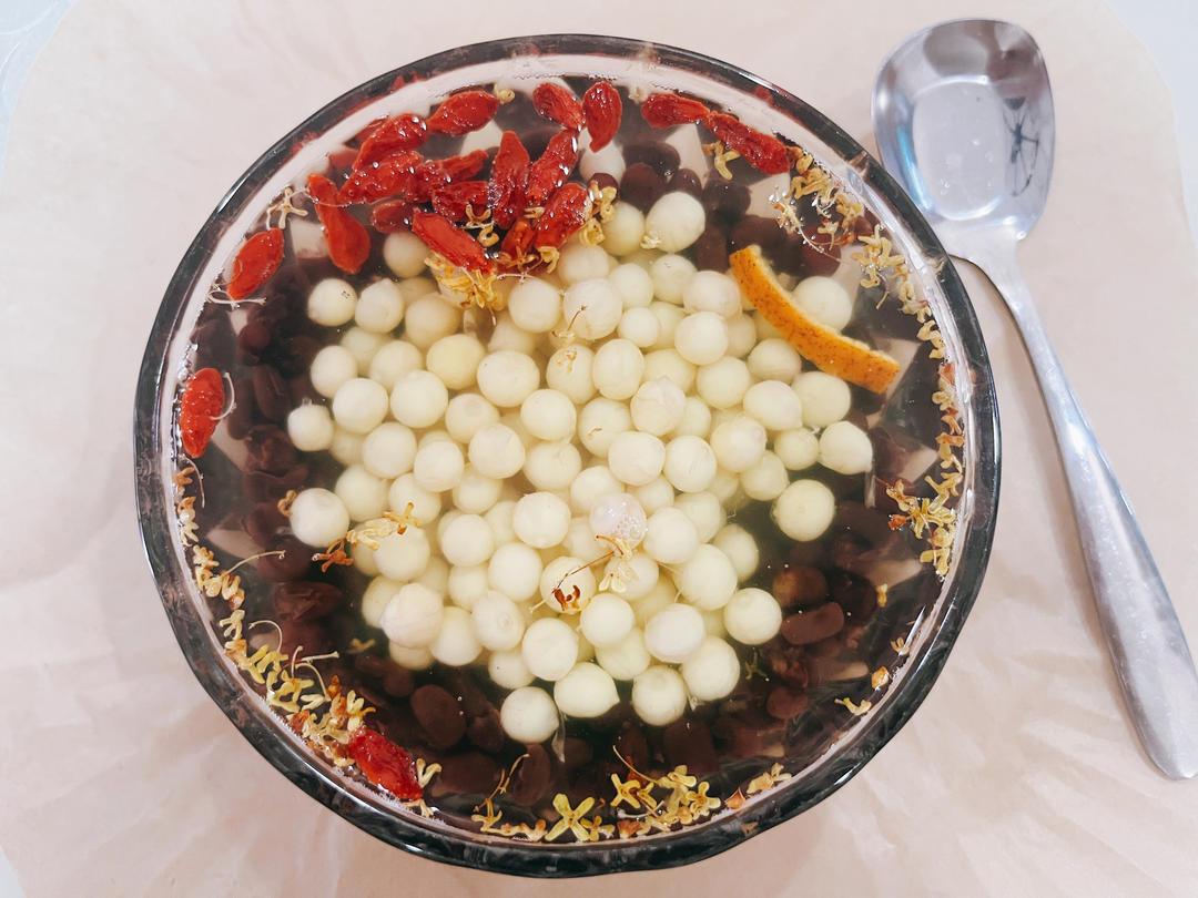红豆鸡头米糖水