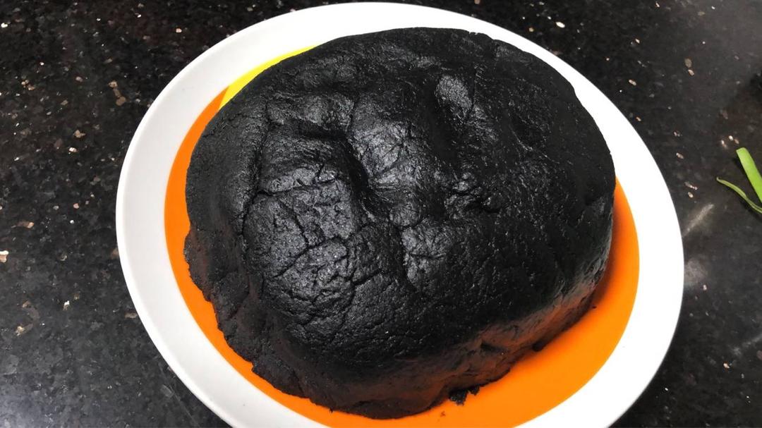 黑芝麻蛋黄月饼