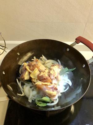东南亚风味咖喱鸡的做法 步骤3
