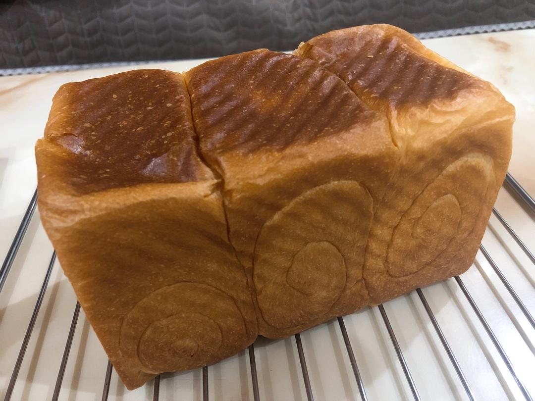 好松软好可口的“醇熟牛奶吐司”，想知道是怎么做的吗？