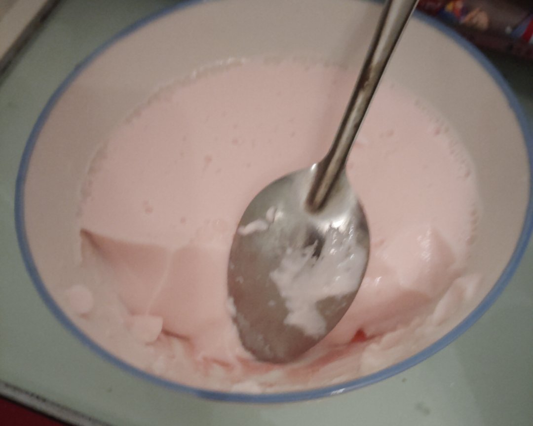 QQ糖牛奶布丁+果冻的做法