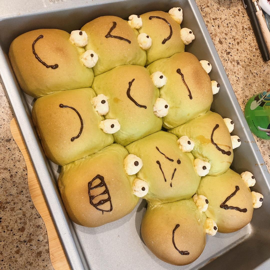 一次发酵——翠绿菠菜汁小青蛙挤挤小面包