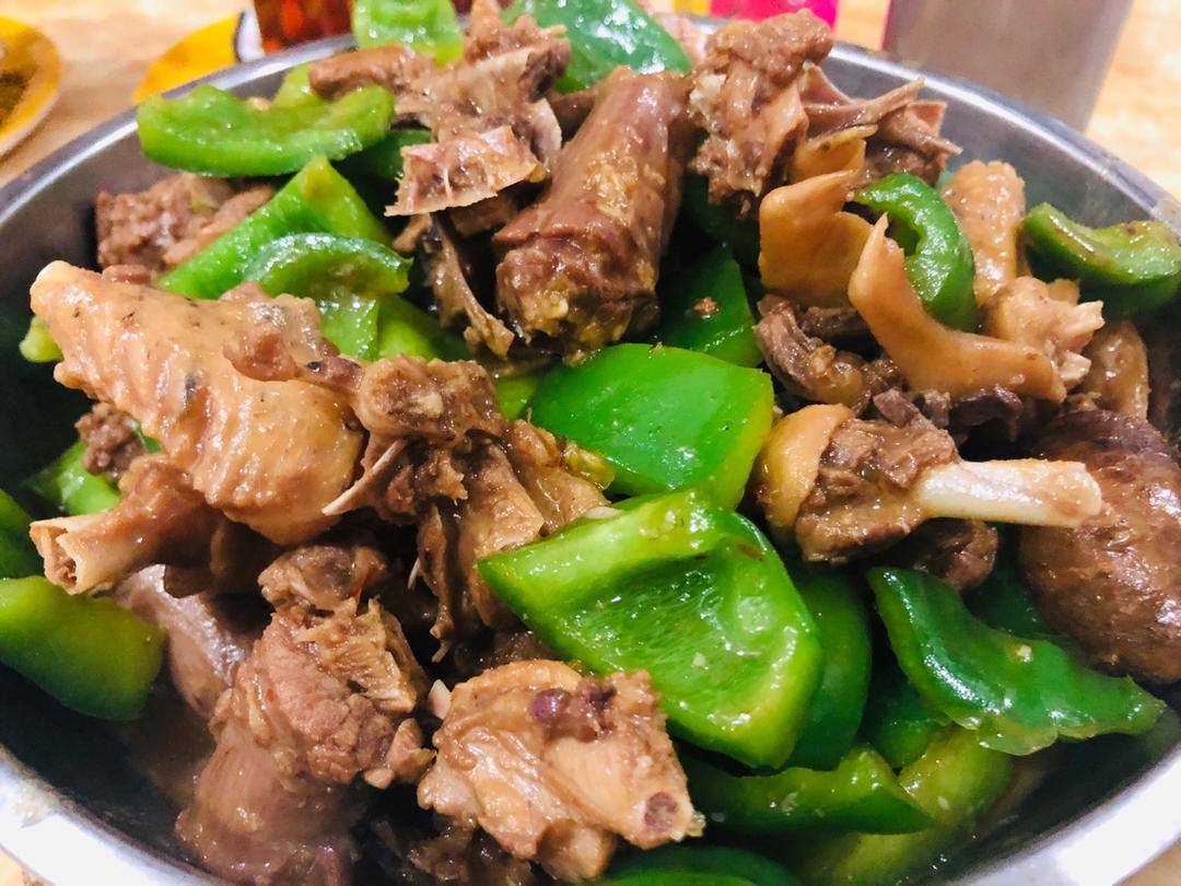 宝妤妤妈做的鸭肉炒辣椒