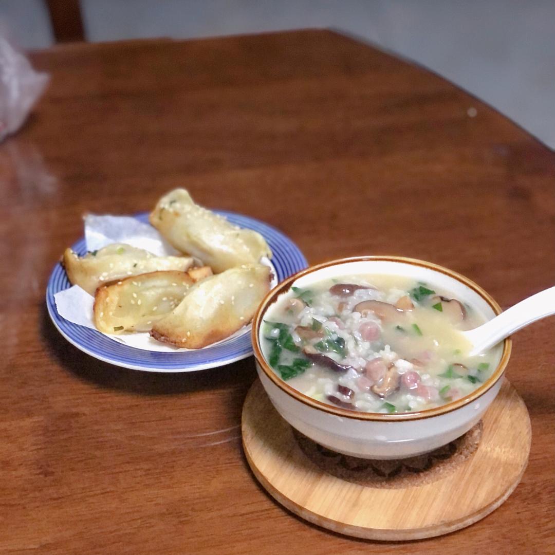 快手早餐｜一人食蔬菜🥬腊肠粥🥣