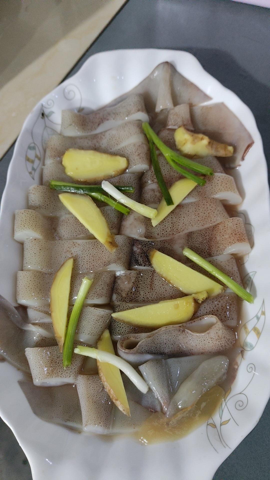 超简单清蒸鱿鱼做法