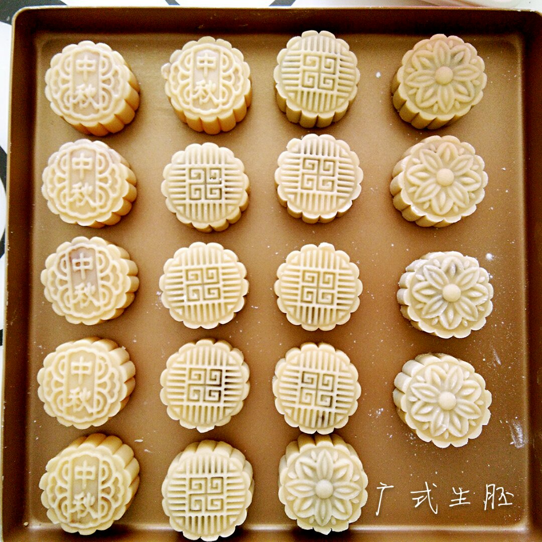 广式月饼—蛋黄莲蓉月饼
