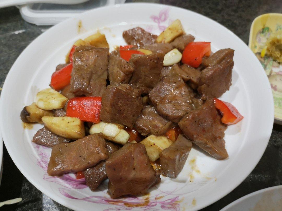 黑椒土豆蘑菇牛肉粒