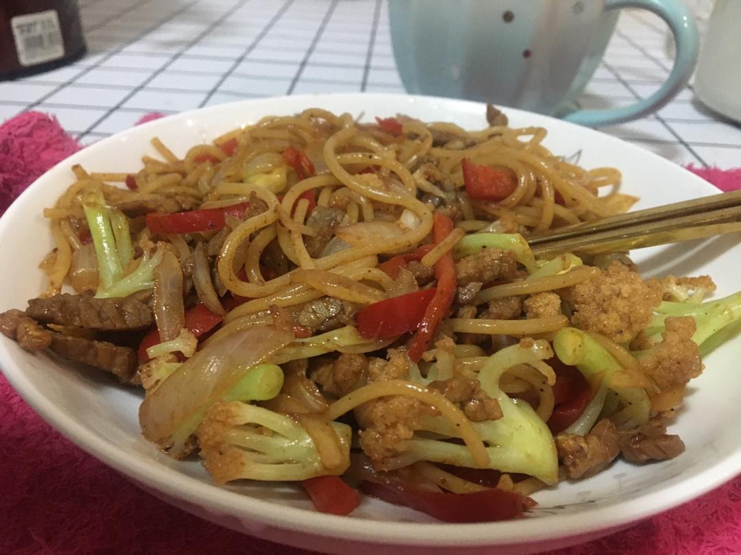 黑椒牛柳炒意面