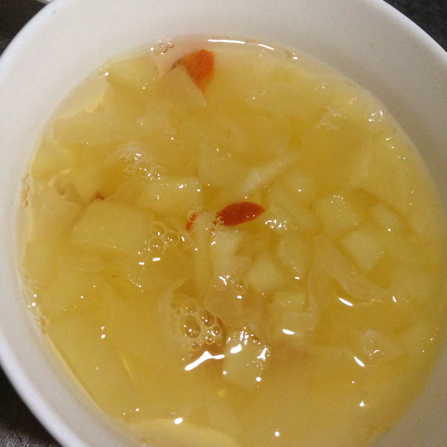 yuttywy做的苹果银耳红枣汤