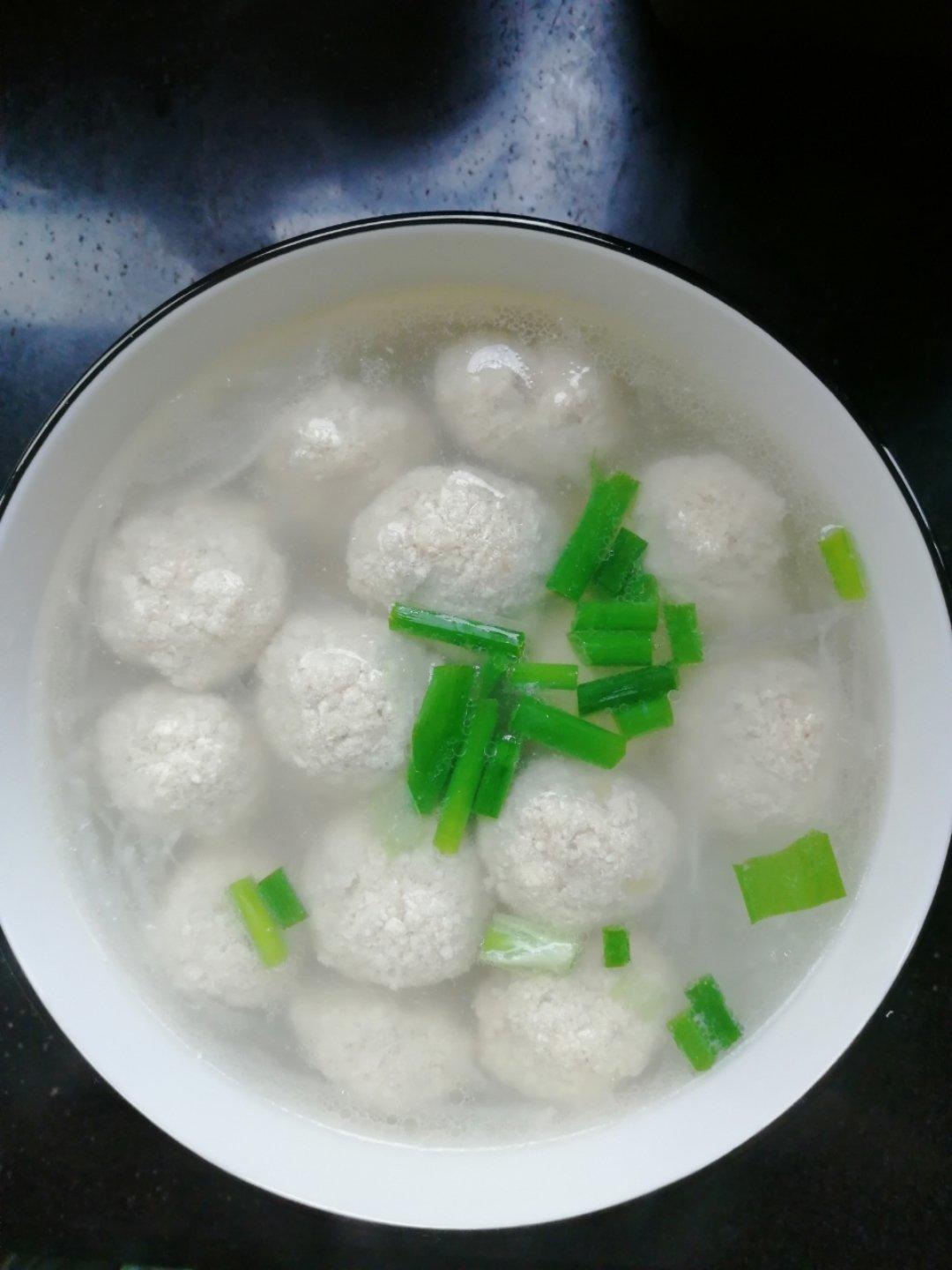 【10分钟系列】白萝卜豆腐圆子汤