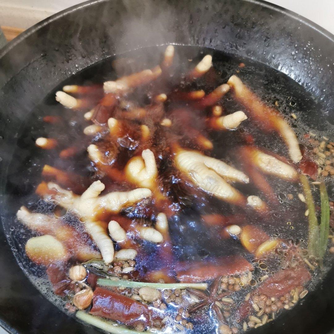 咸香入味，越嚼越香的小食——卤鸡爪