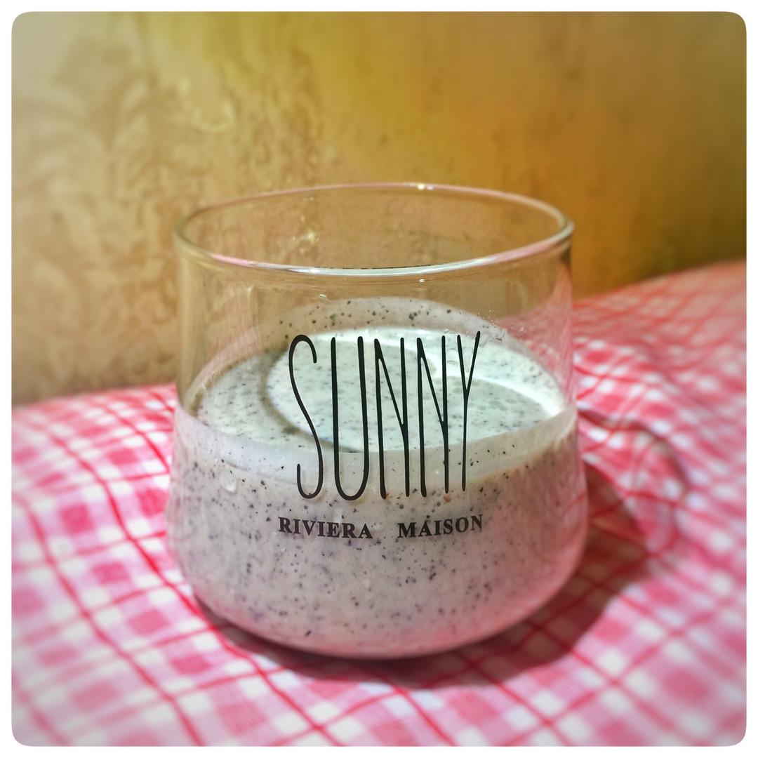 不正经奶昔～养生版香蕉牛奶的做法