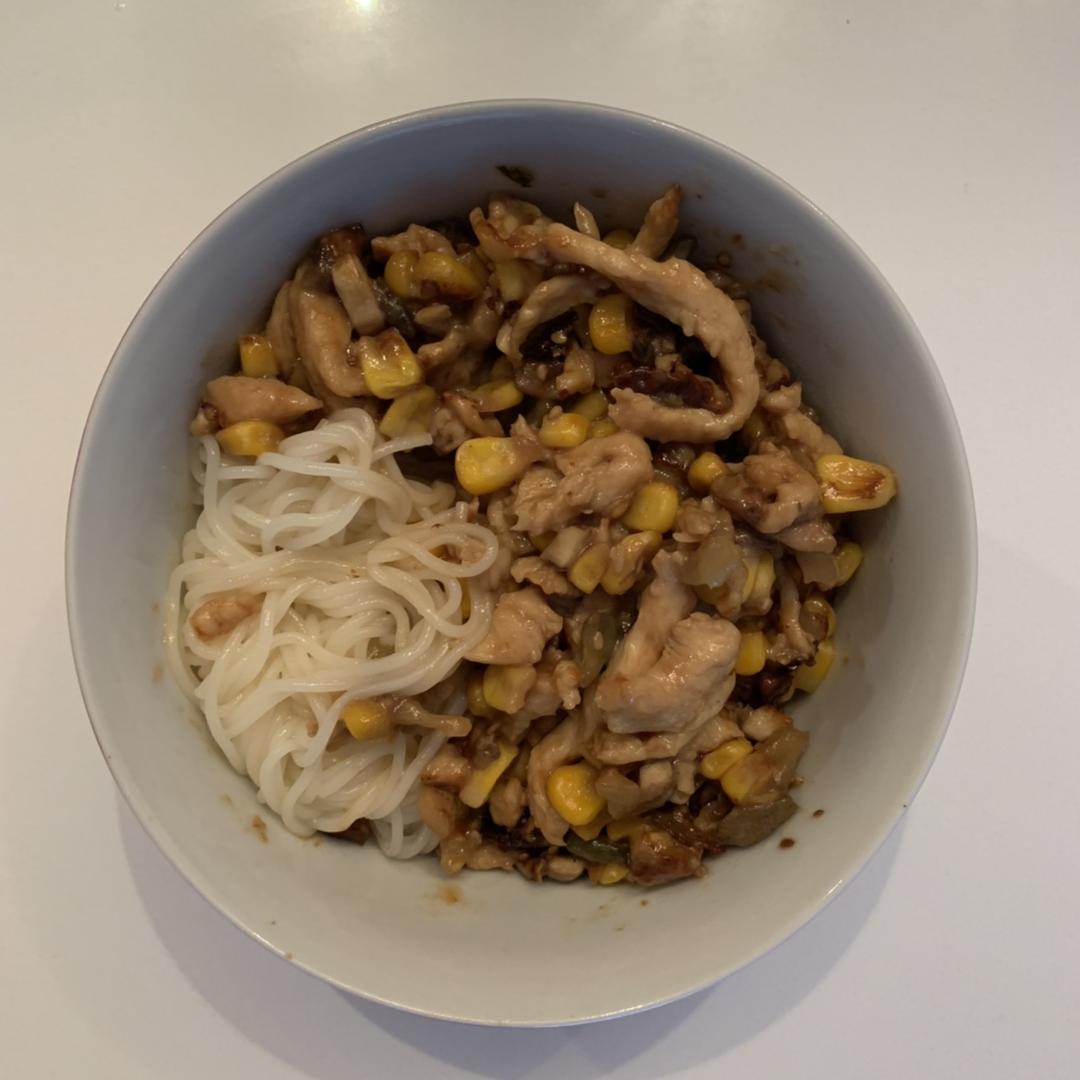 低脂榨菜鸡肉香菇玉米包子