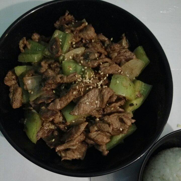 黑椒牛肉粒