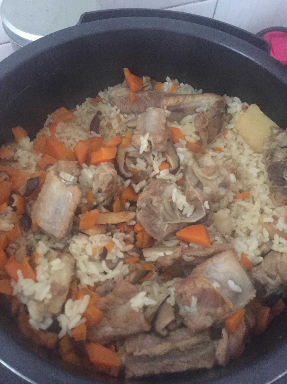 喷香排骨焖饭（爆好吃）