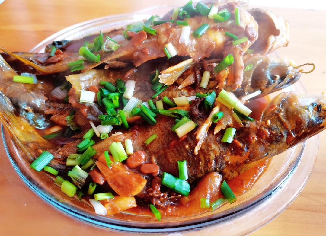 闷个黄骨鱼，黄丫头，黄鸭叫，家常简单味的！