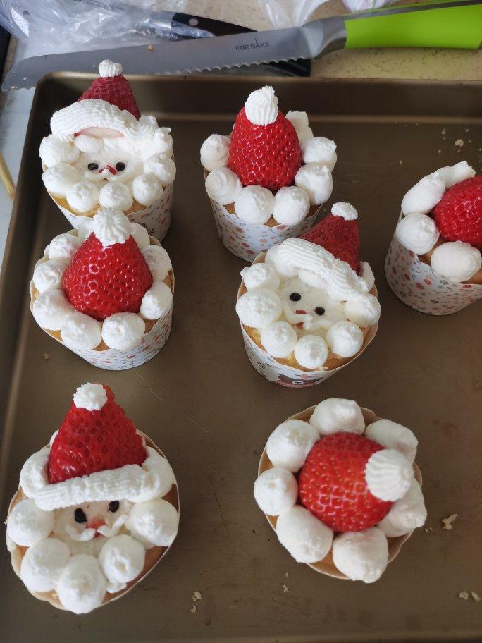 圣诞纸杯蛋糕(超详细视频教程)