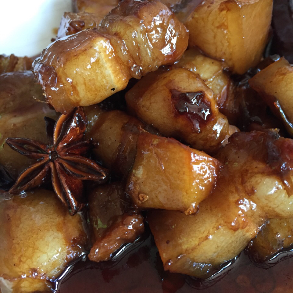 吃着碗里望着锅里的红烧肉