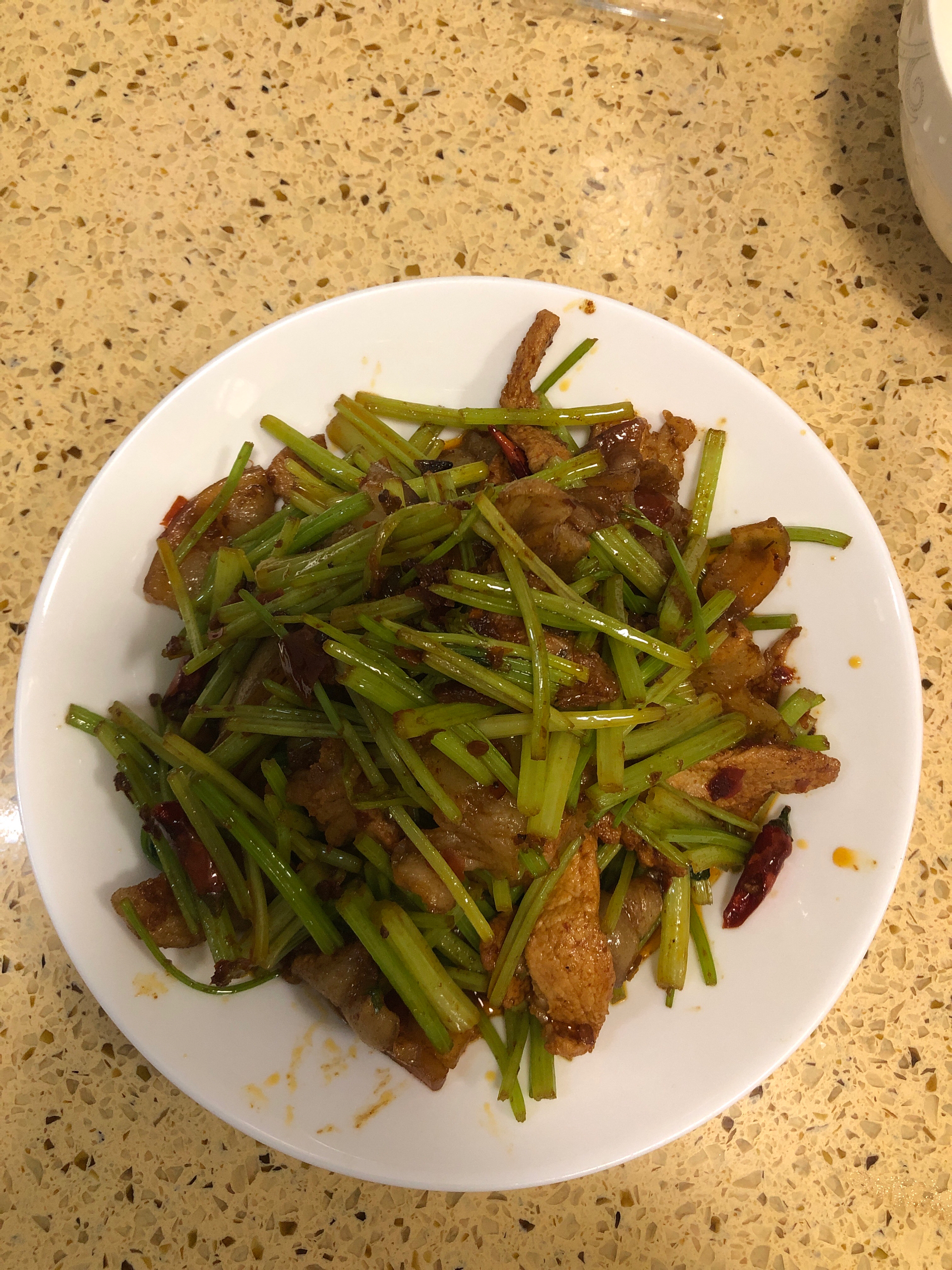 水芹菜炒肉