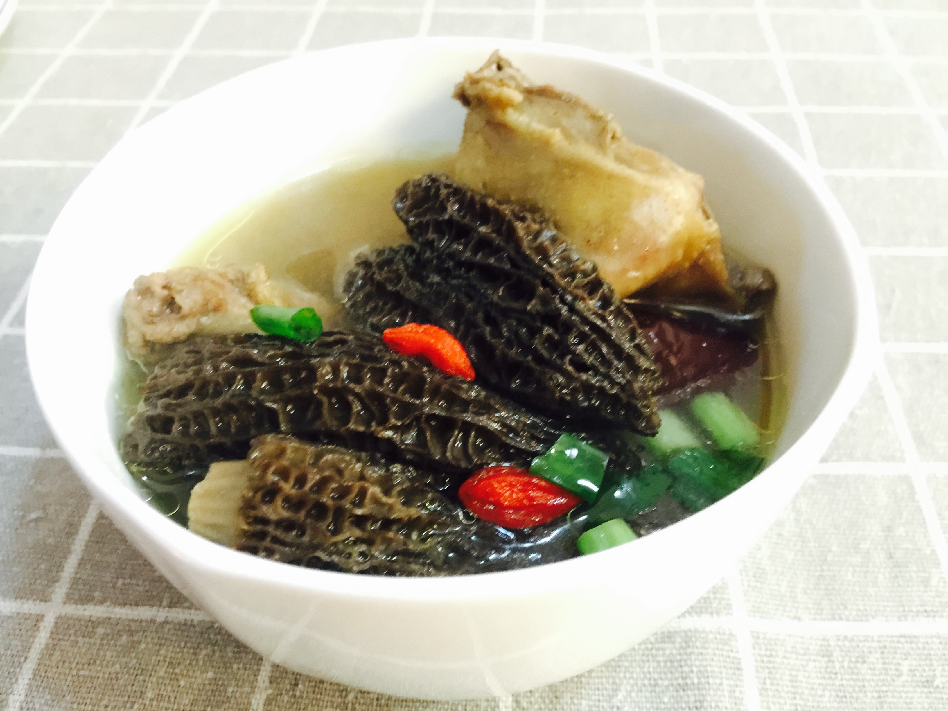 羊肚菌炖乳鸽汤 好喝不胖的美容汤的做法 步骤5