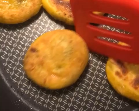 超级简单南瓜豆沙饼的做法