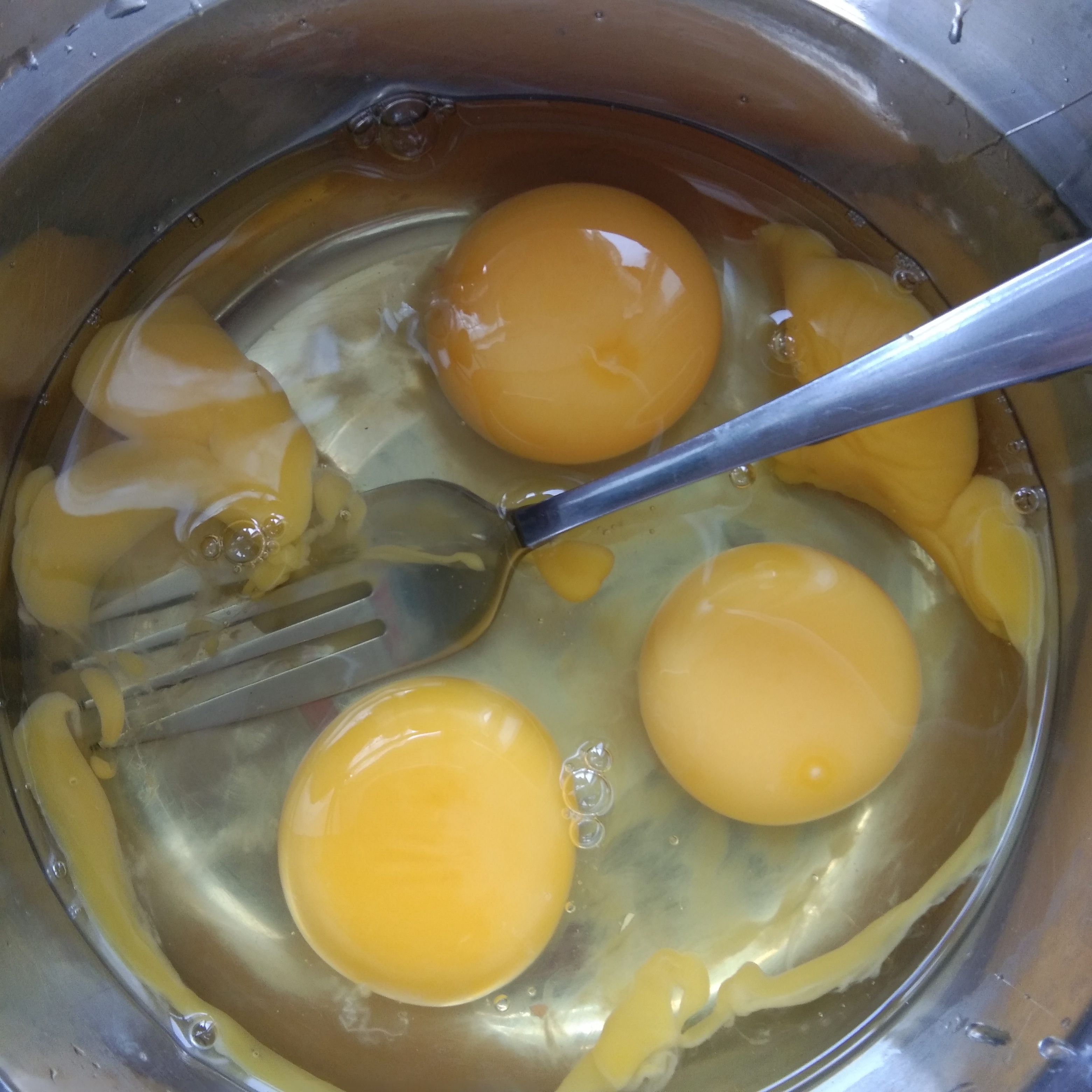 快手便当菜-洋葱炒鸡蛋的做法 步骤1