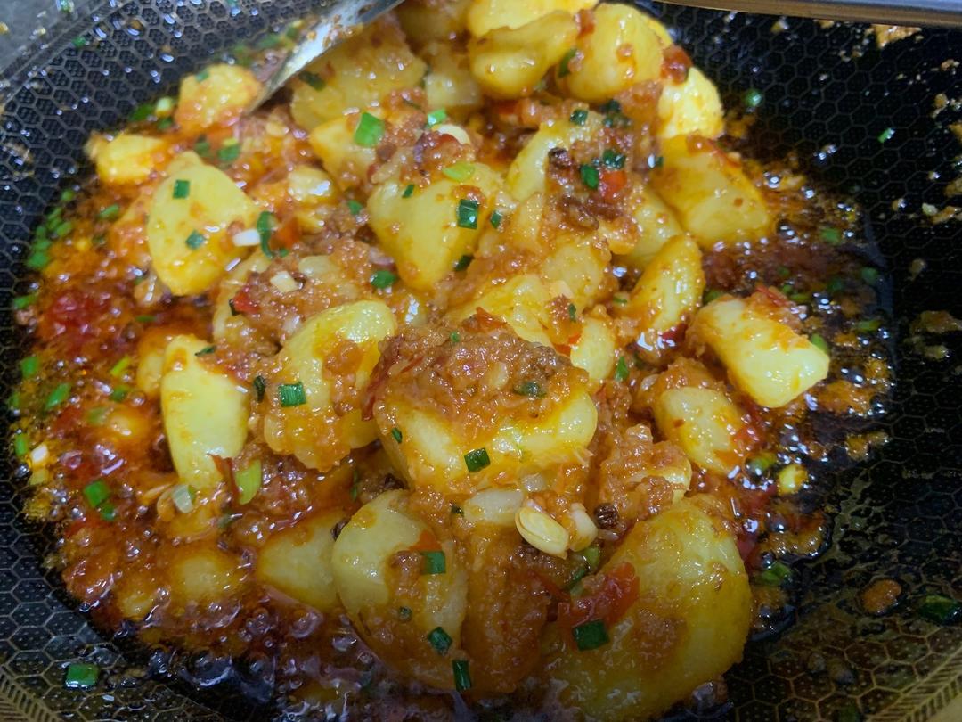 焖洋芋/红烧土豆的做法