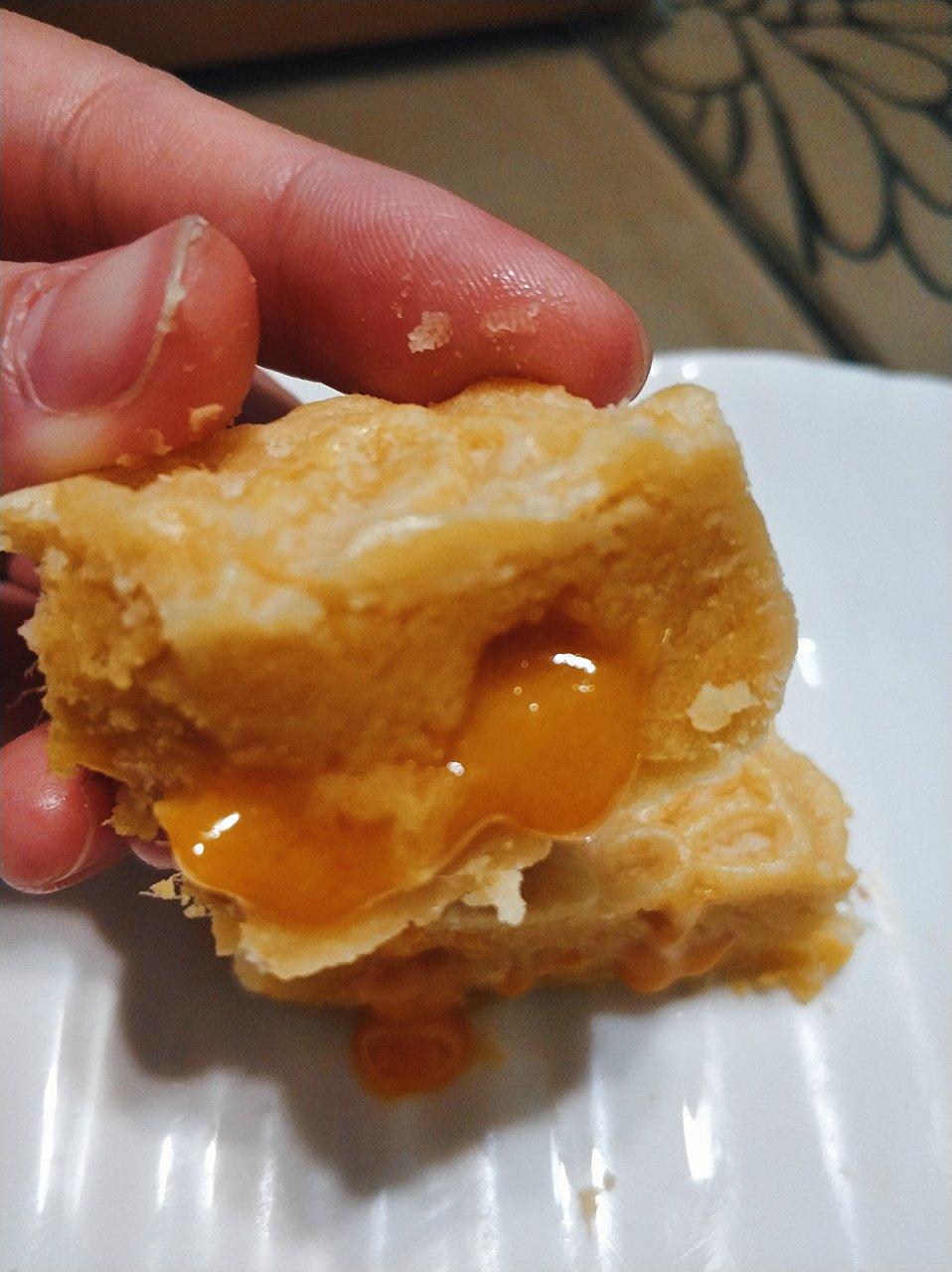 💃奶黄流心月饼——这是可以让你坐稳朋友圈厨霸位置的月饼🥮，没人点赞算我输👎