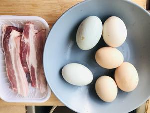 经典菜肴：双蛋蒸肉饼(咸蛋和鸡蛋)的做法 步骤1