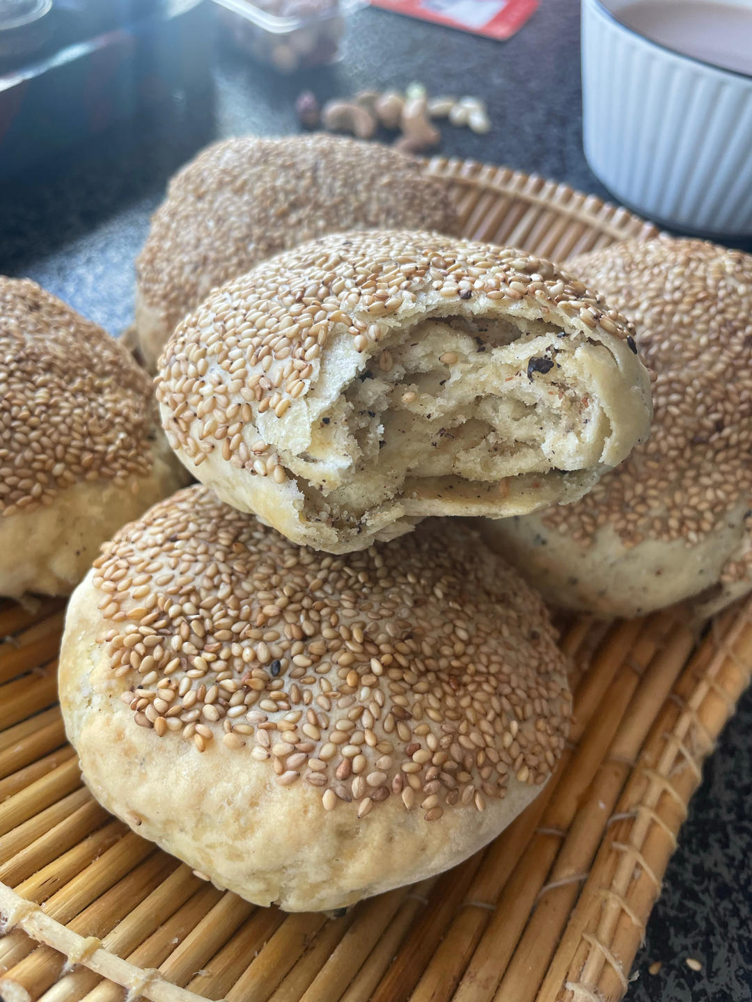 好吃到没朋友的【油酥芝麻烧饼】椒盐味