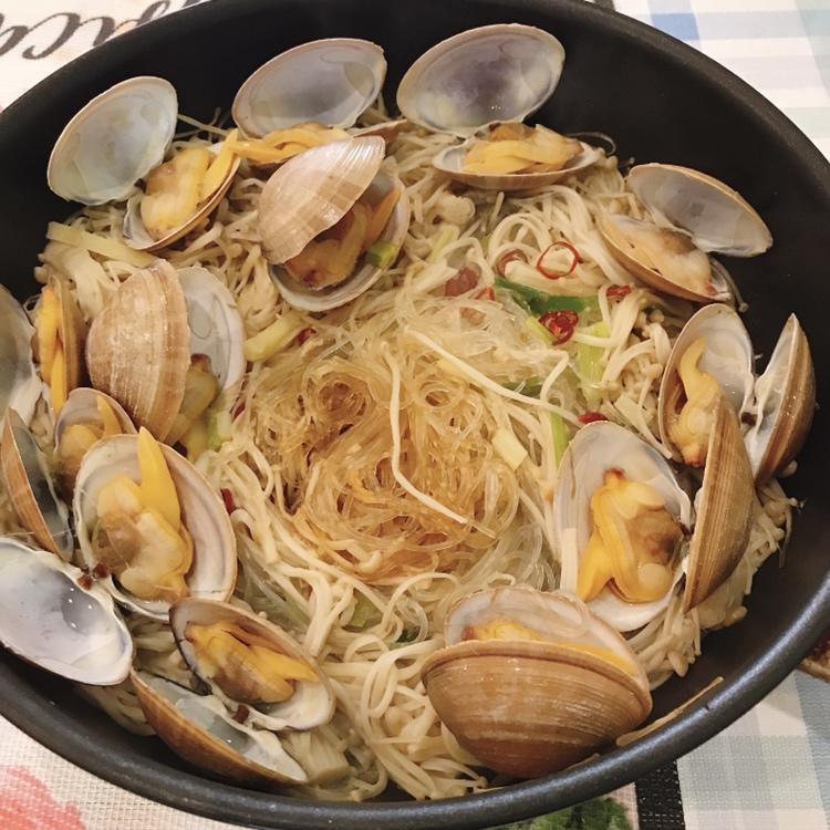 花甲粉丝炒金针菇
