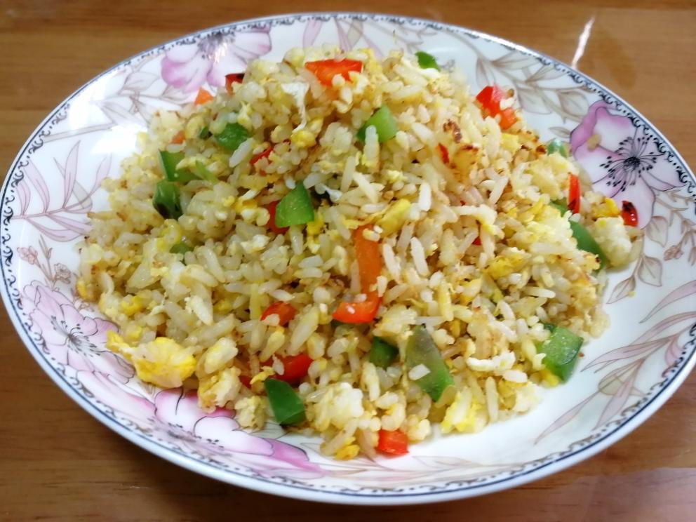 青红双椒蛋炒饭的做法