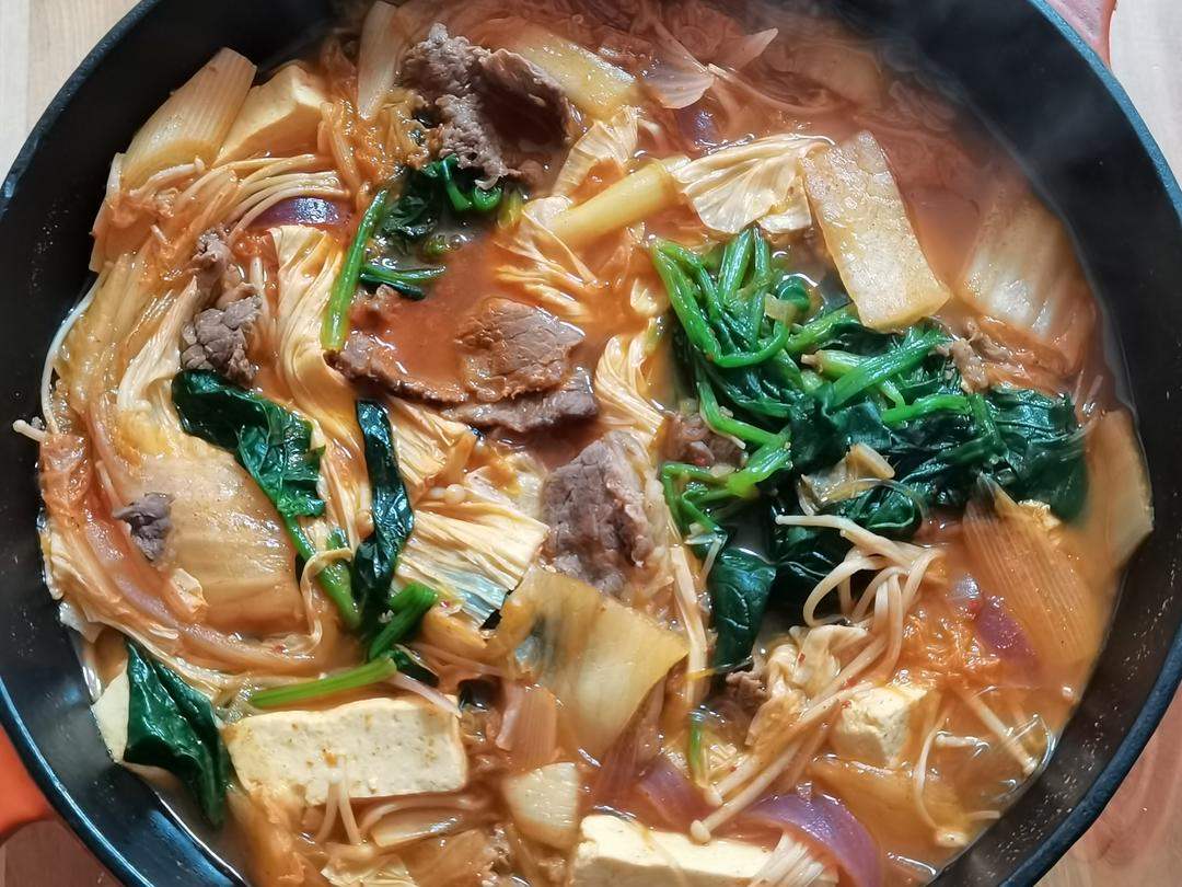 韩式肥牛泡菜锅