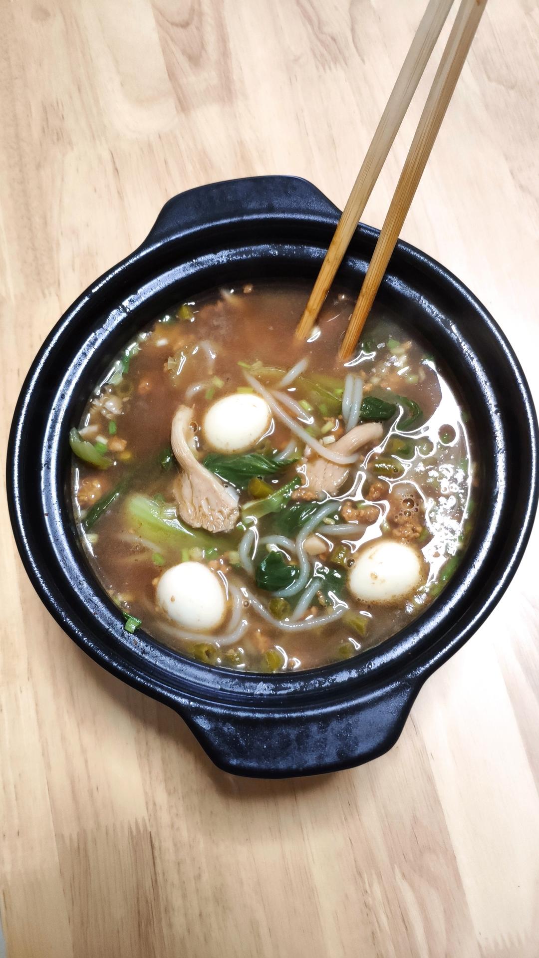 几天不吃就想的家常砂锅米粉