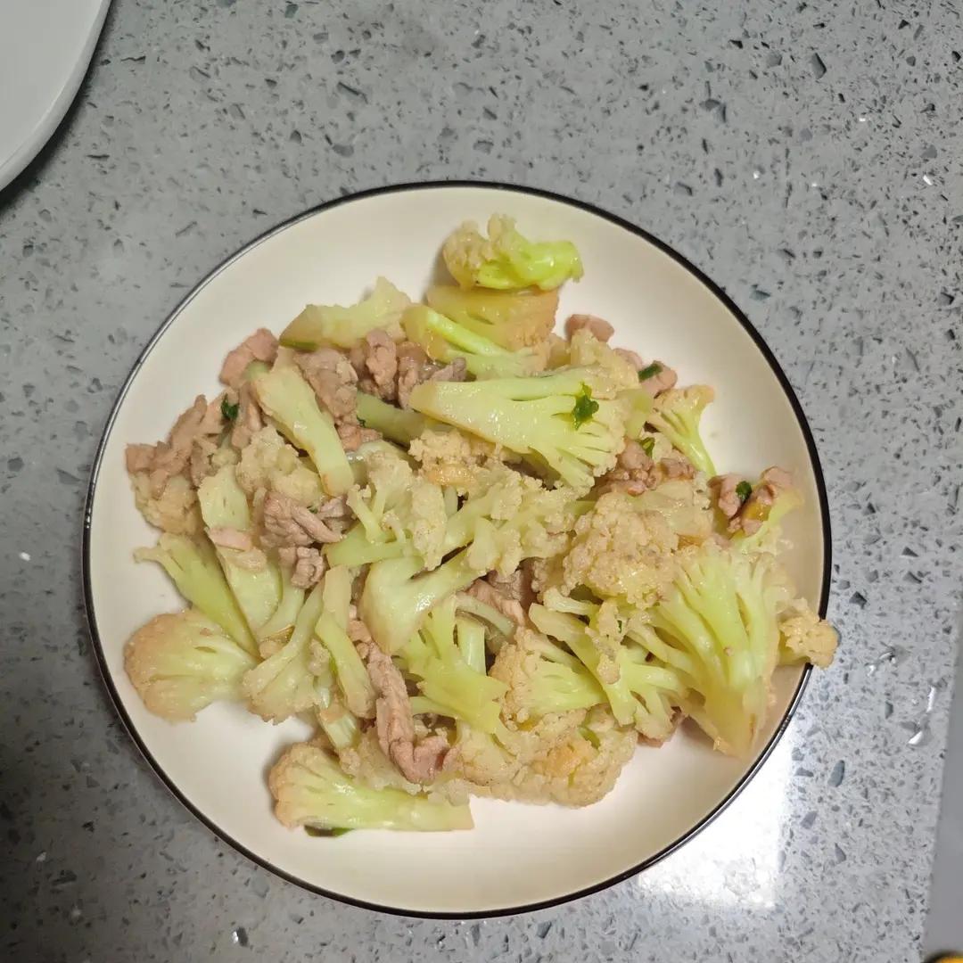 五花肉炒菜花