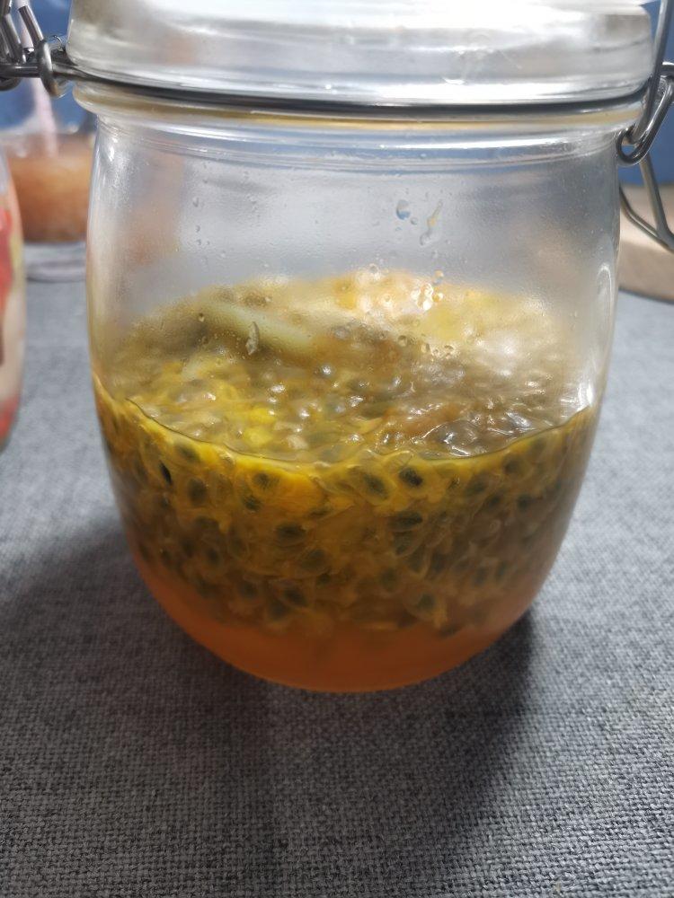柠檬百香果蜂蜜饮