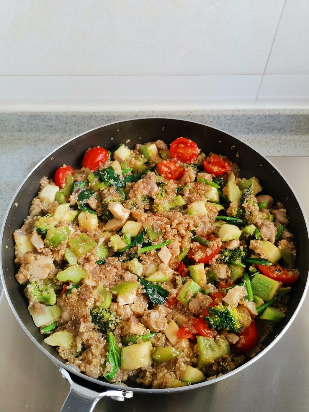 藜麦鸡肉时蔬煮锅（chicken ＆Garden Veggies Guinoa Skillet)