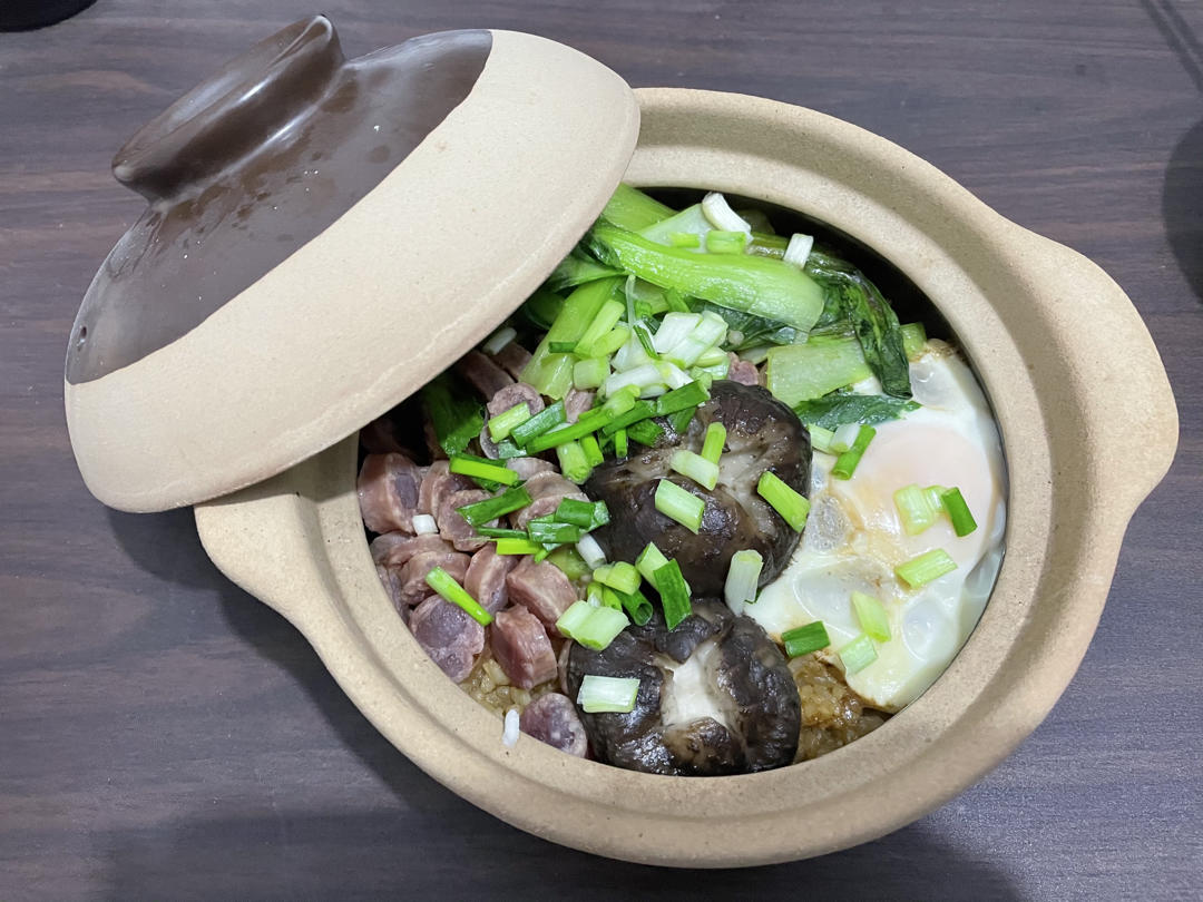 腊味煲仔饭，20分钟饭菜同出