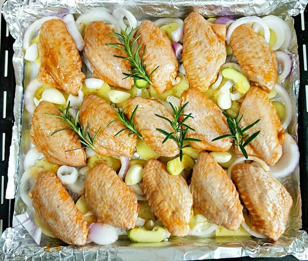 新奥尔良烤鸡翅配土豆(入手烤箱后做的第一道菜)