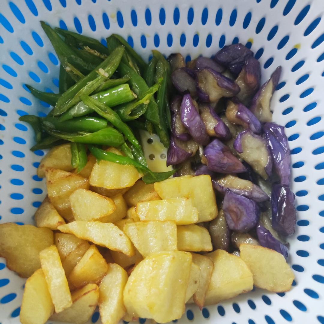 地三鲜（茄子，土豆，青椒）