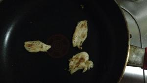 减肥盛宴：黑胡椒鸡胸什锦沙拉的做法 步骤1